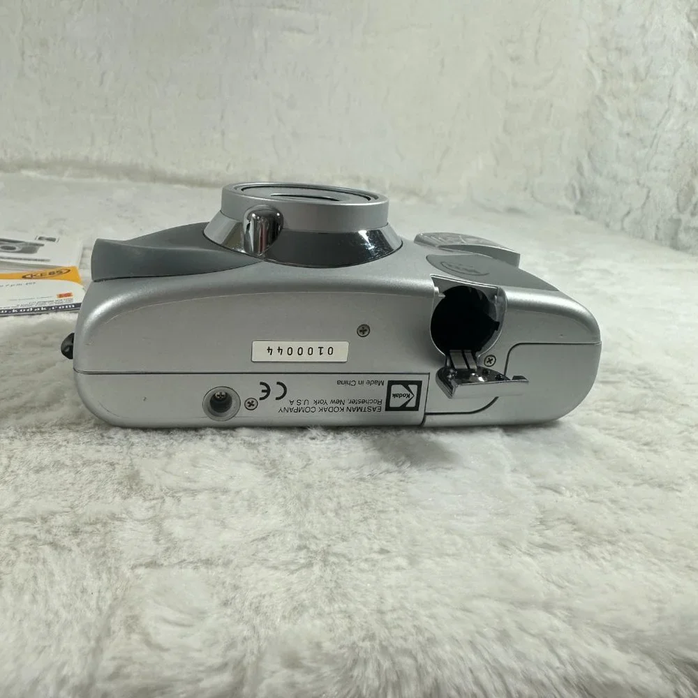 Vintage Kodak EasyLoad 35 KE85 Zoom Point And Shot 35mm Film Camera w/ manuals